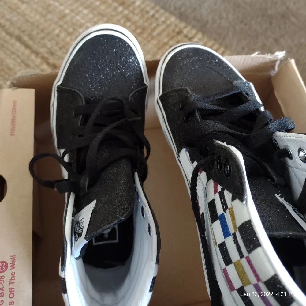 Vans - Picture 3 of 6